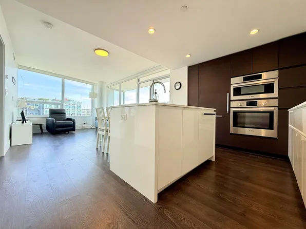5508 Hollybridge Way, Richmond, BC