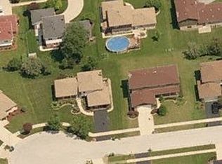 8047 Meadowbrook Ln, Orland Park, IL