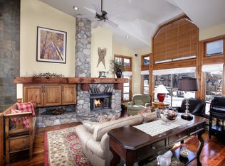 450 Offerson Rd APT S-3, Beaver Creek, CO 81620