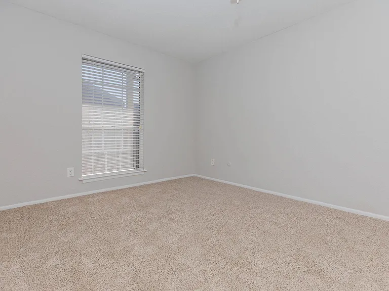 Waterford Grove Apartments — Photo 14