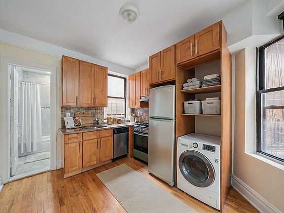 3rd image of 205 W 109th St APT 4E