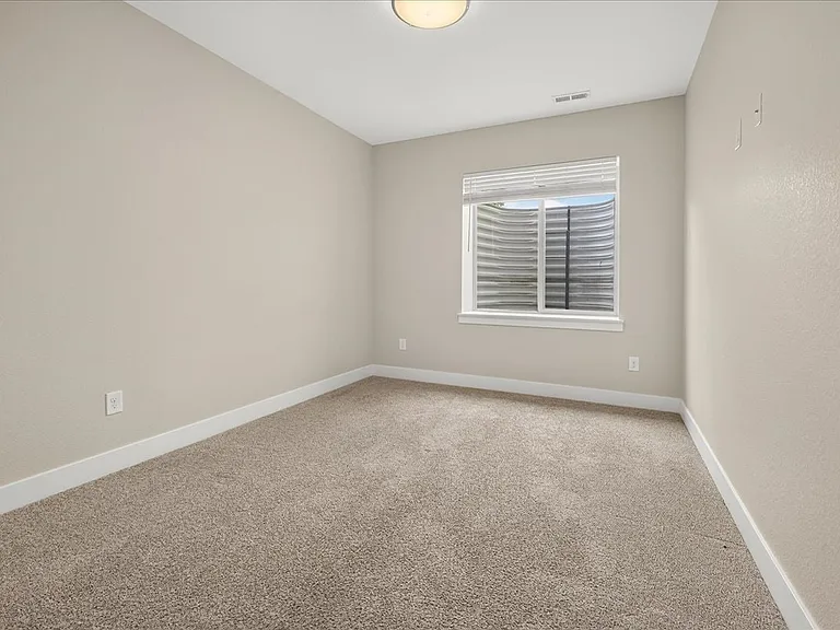 1407 Rogers Ct — Photo 45