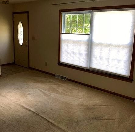 4th image of 474 N Hine Ave
