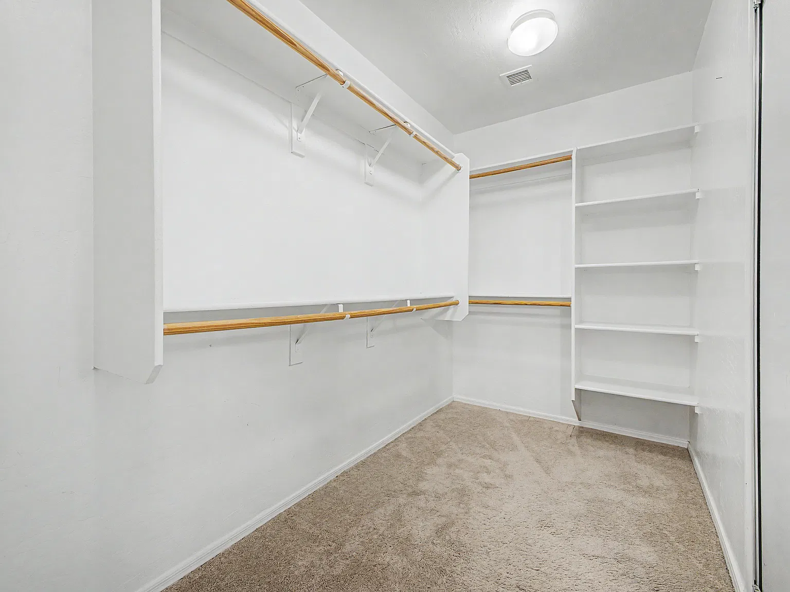 3 bed, 1977 sqft, $2,800 — Photo 3