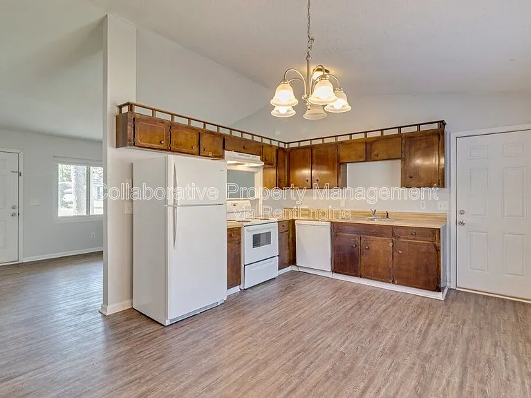 128 Pointe South Dr — Photo 5