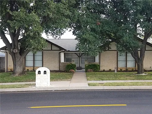 6919 W Cleburne Rd Photo 1