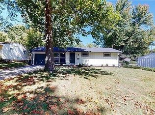6104 W 77th St, Prairie Village, KS 66208