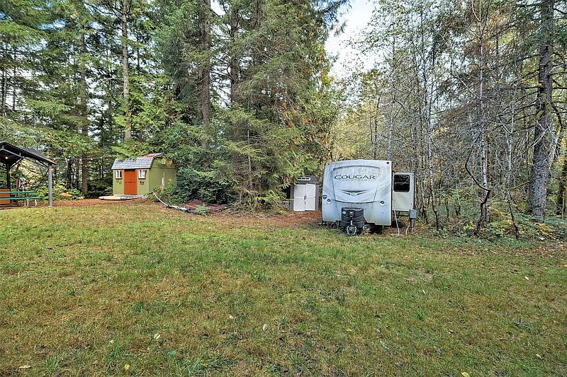 3rd image of 251 E Willapa Road