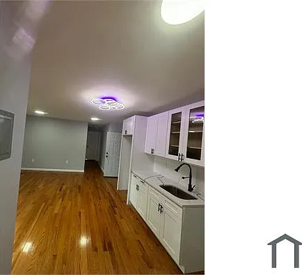3 bed, 850 sqft, $4,188 — Photo 1