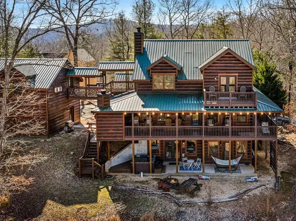 31 Hope Dr, Blue Ridge, GA 30513