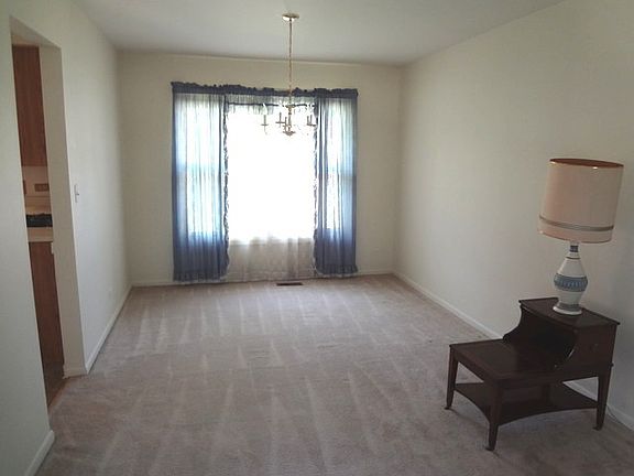 4th image of 708 Cutters Mill Ln