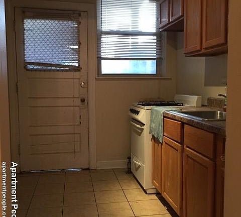 4th image of 1349 W Touhy Ave #3