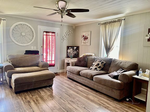 5th image of 827 Crosat St