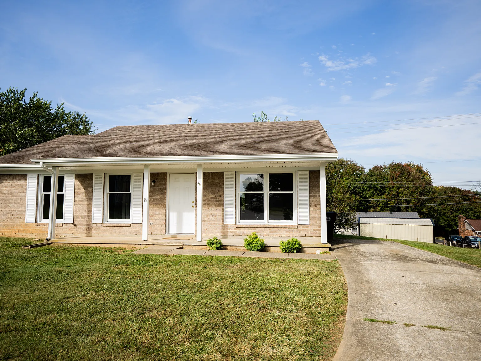 3 bed, 1.5 bath, 1221 sqft, $1,850 — Photo 2