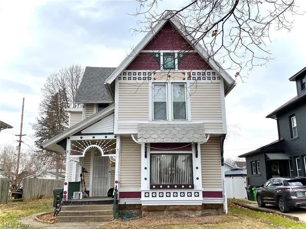 439 E 2nd St, Dover, OH 44622