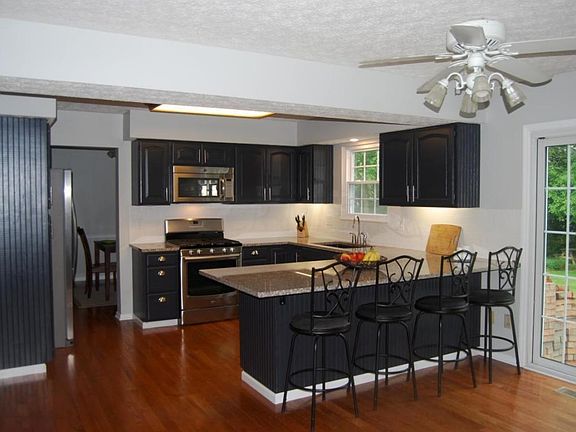 4th image of 7168 Schoolcraft Dr