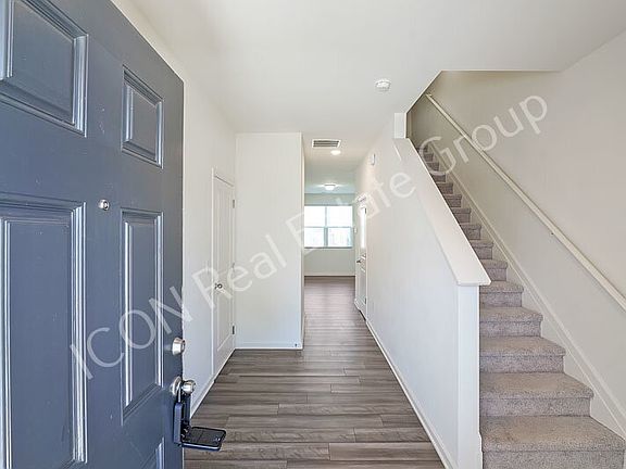 3rd image of 428 Union Station St