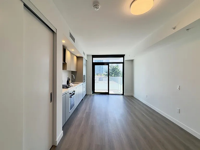 6608 Sussex Ave #4 — Photo 4