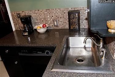 5th image of 1464 Parkgate Ave