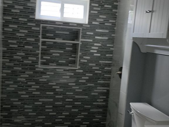 4th image of 427 Howe Ave #2