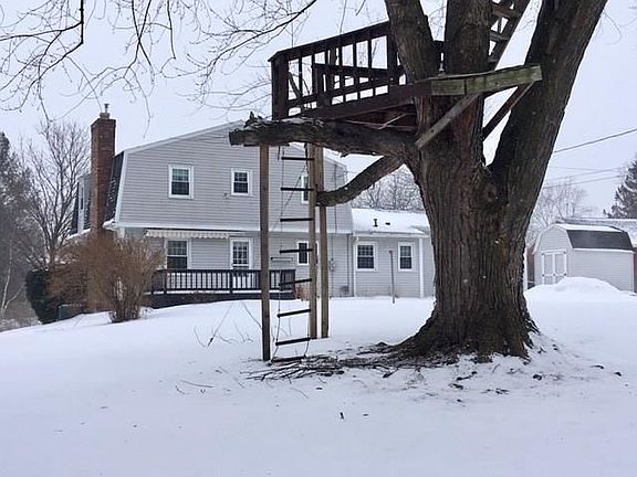5th image of 40 Horseshoe Ln S