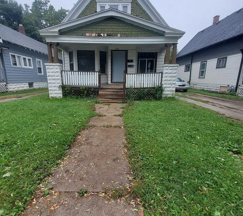 1528-1528a W Concordia Ave. (Ace Property)