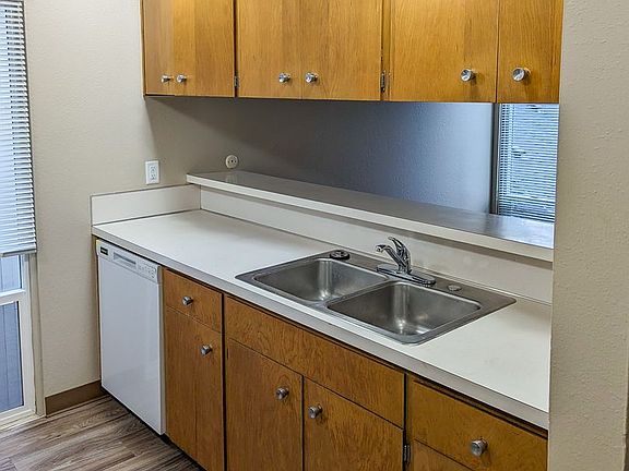 5th image of 1728 Park Ave NE #1748