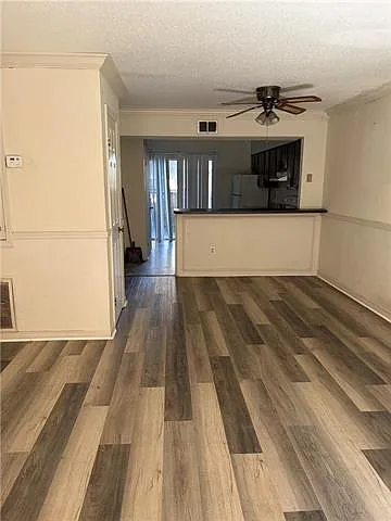 2 bed, 1.5 bath, 1200 sqft, $1,350 — Photo 2