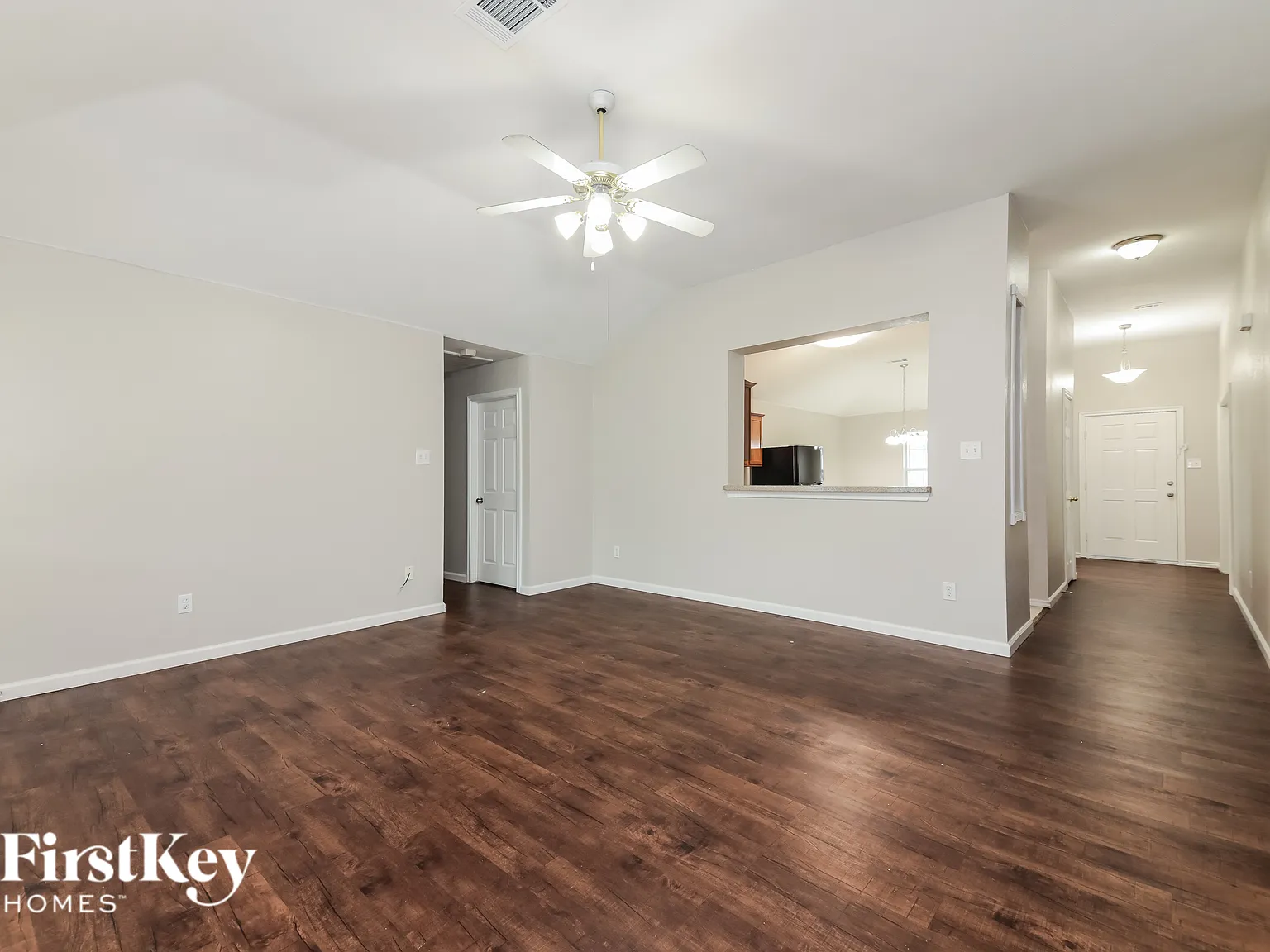 3 bed, 2.0 bath, 1699 sqft, $2,165 — Photo 3