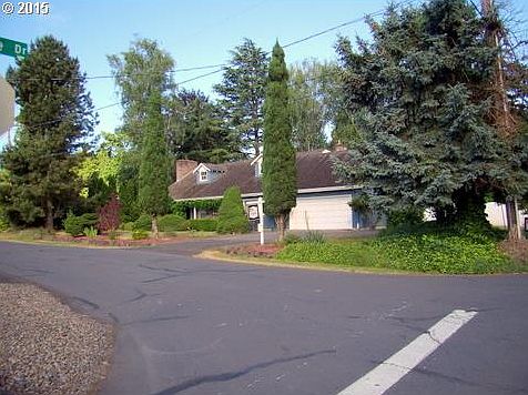2nd image of 795 NE 6th Ave