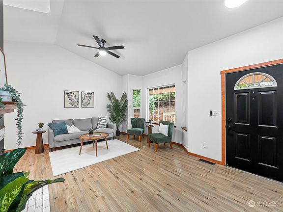 5th image of 881 NE Gold Stone Lane