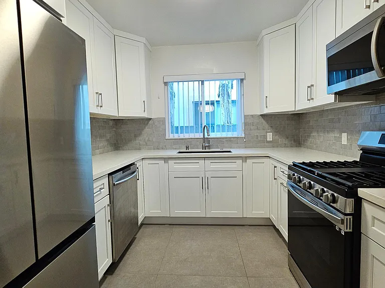 904 N Gardner St #1 — Photo 2