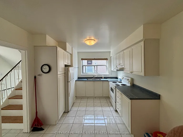 116 Guildwood Pkwy — Photo 6