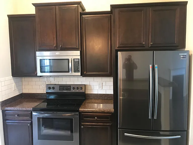 655 Escalade Dr — Photo 2