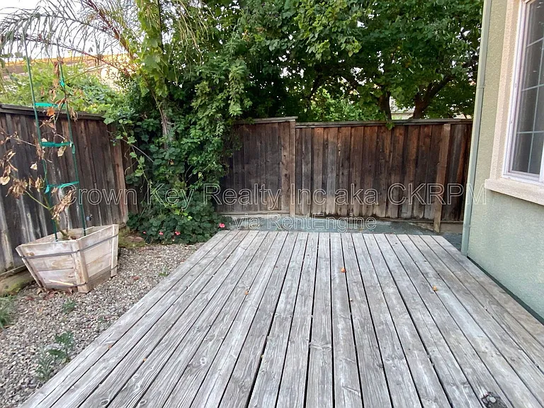 352 Goodall Dr — Photo 24