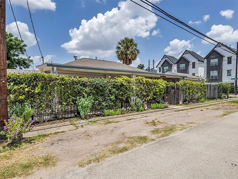 809 Brooks St — Photo 19