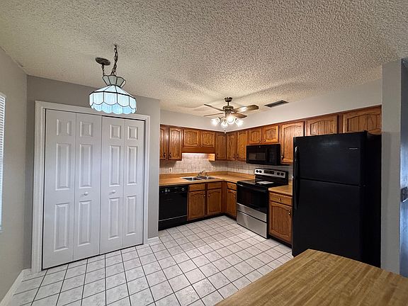 4th image of 2782 Newmark Dr