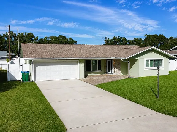 5669 45th Ave N, Kenneth City, FL 33709