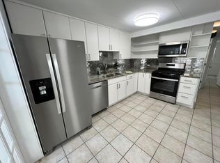 627 Waukegan Rd, Deerfield, IL 60015