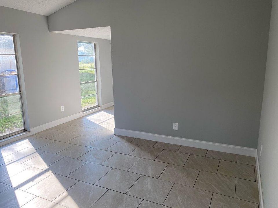1st image of 474 88th Ave N #20