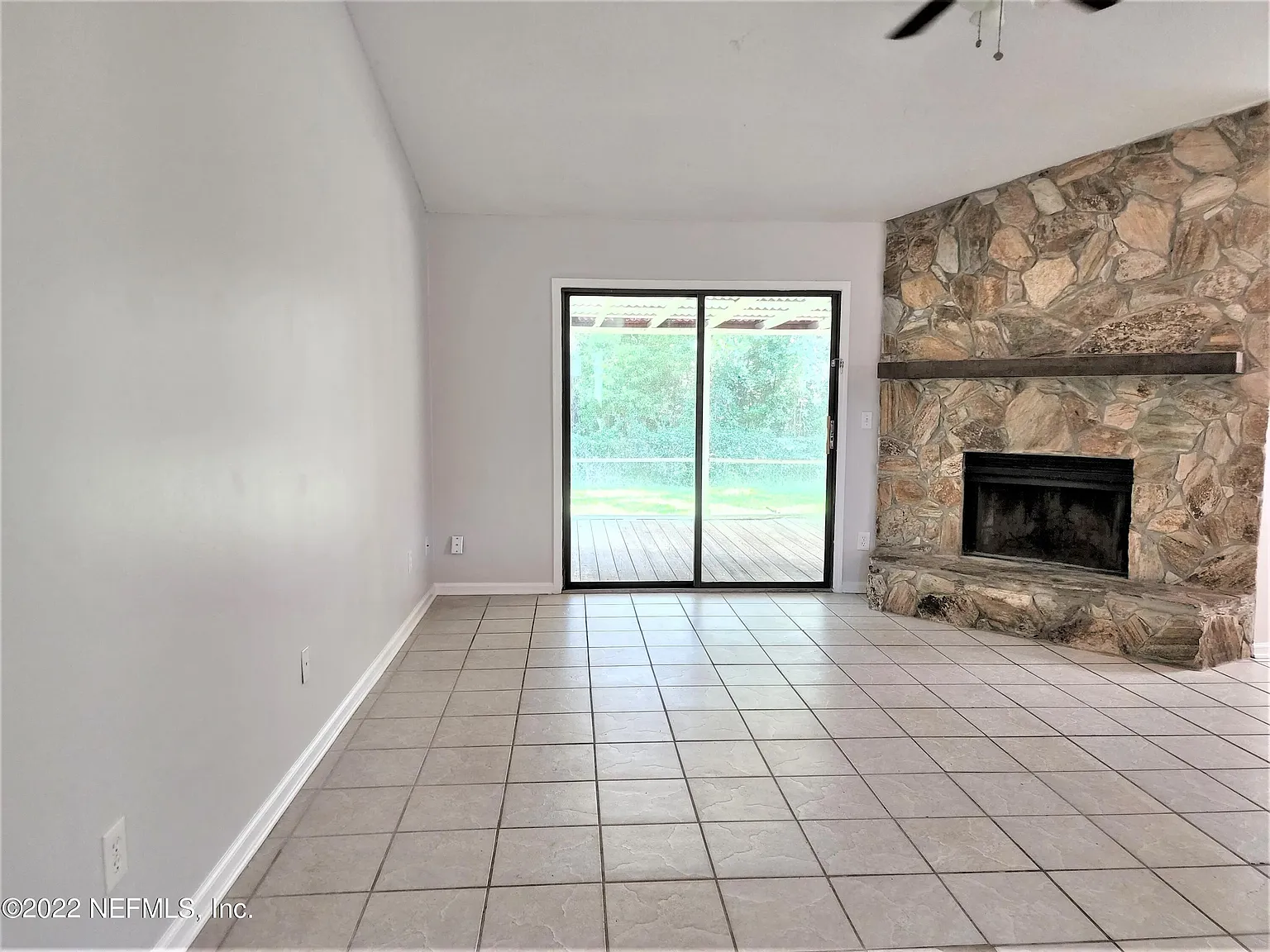 3 bed, 2.0 bath, 1244 sqft, $2,200 — Photo 3