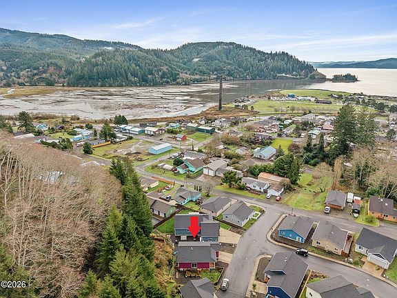 2nd image of 606 2nd St