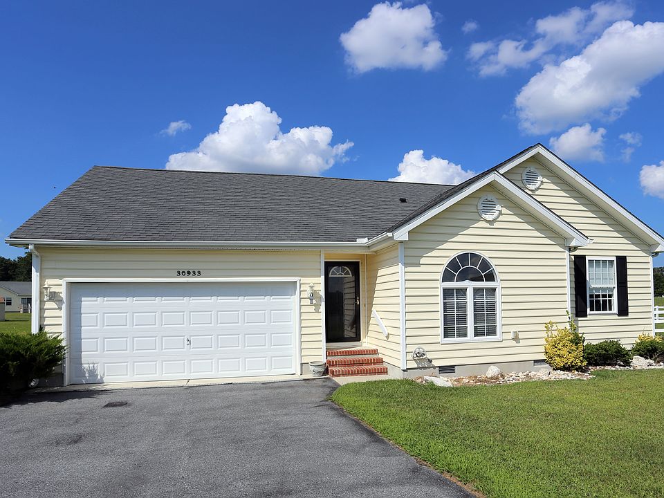 1st image of 30933 Clubhouse Cir