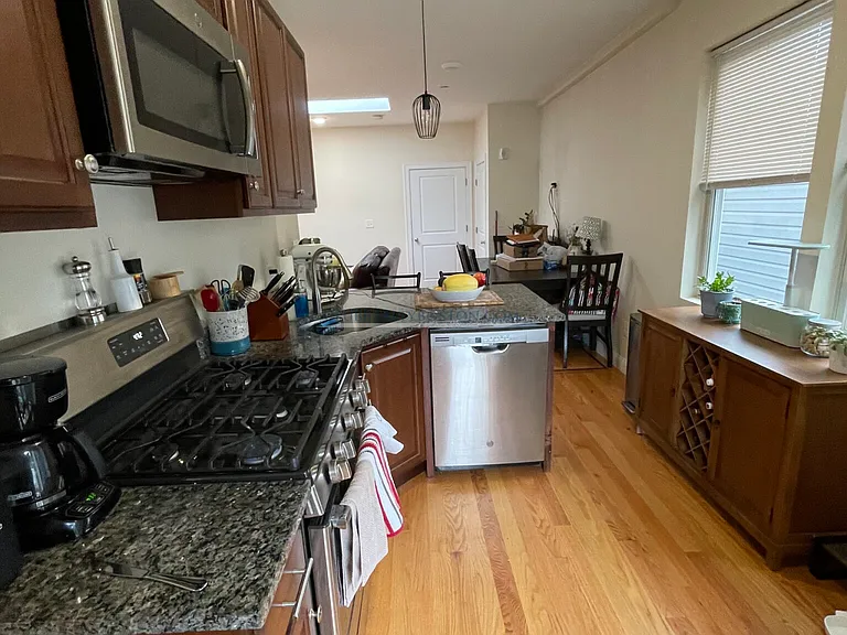 549 Washington St #6 — Photo 8