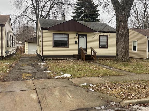 2nd image of 27432 Groveland St