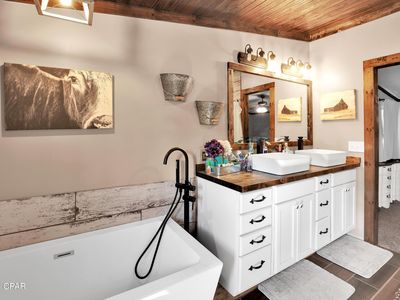 17011 Roll O Home Rd, Fountain, FL, 32438