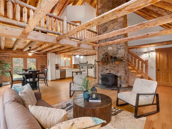4 Field Of Dreams Rd, Coventry, RI 02827