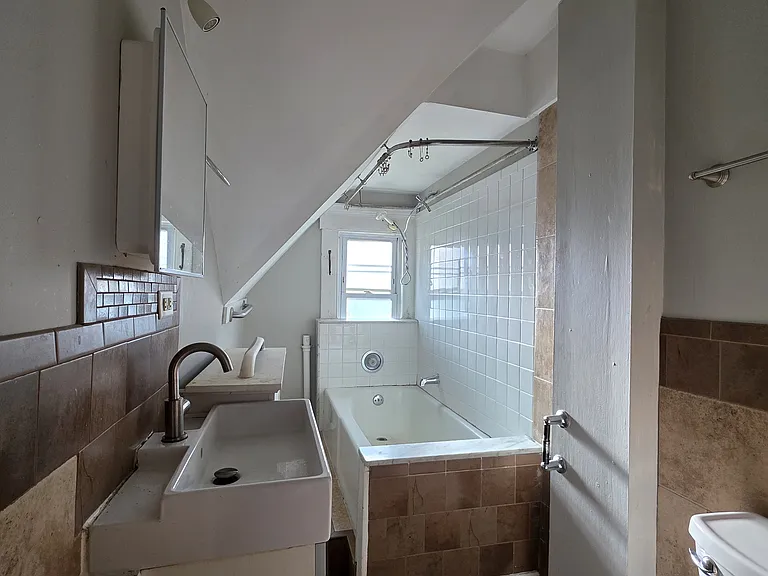 64 Stanley St #3A — Photo 10