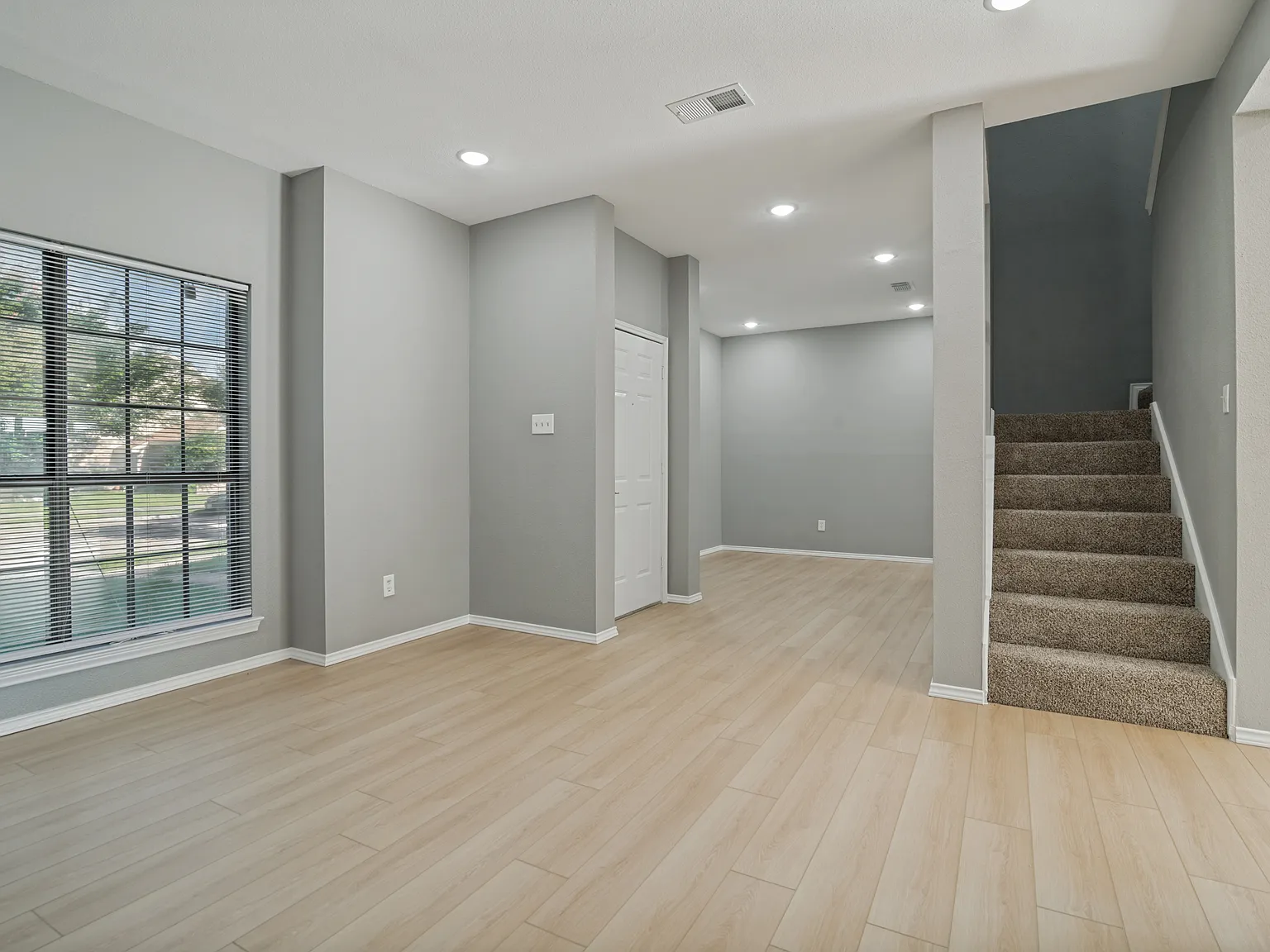 2700 Cornell Dr — Photo 2