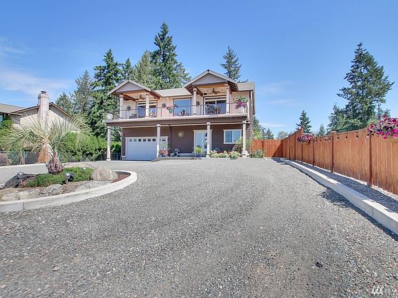 Circular drive allows ample parking and easy access!